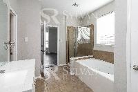 Click to view - 010-photo-main-bathroom-12256702.jpg