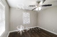 Click to view - 011-photo-bedroom-13294517.jpg