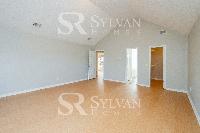 Click to view - 006-photo-main-bedroom-10282078.jpg