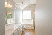 Click to view - 008-photo-main-bathroom-10282079.jpg