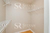 Click to view - 009-photo-walk-in-closet-10282080.jpg