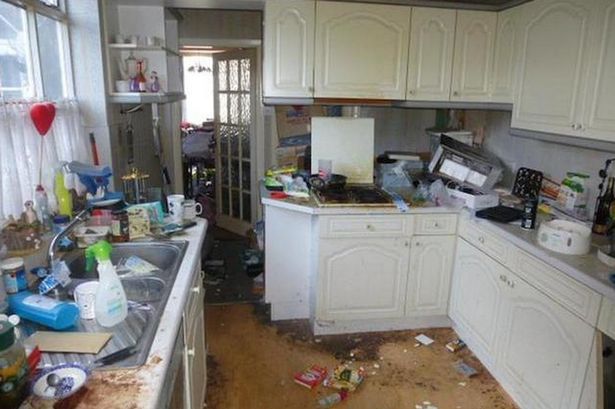 messy-house-2
