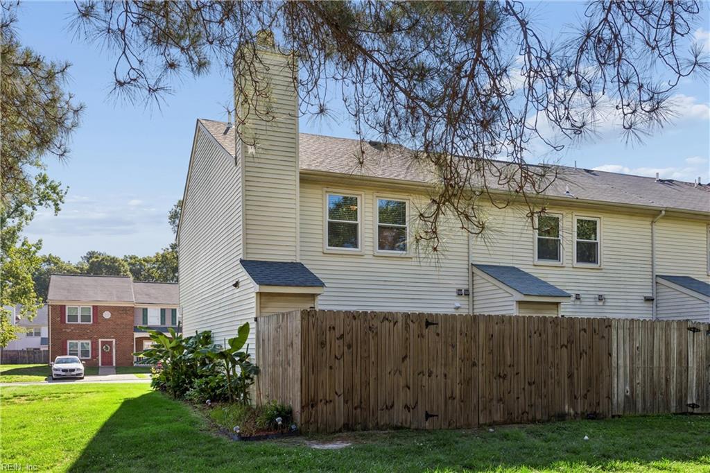 YORK CROSSING TOWNHOUSES