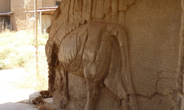 Nimrud doorway to throne room 11 tt