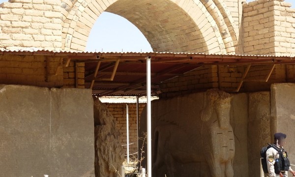 Nimrud doorway to throne room 1 tt