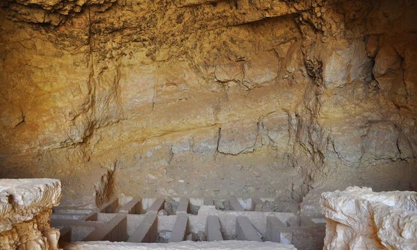 Syria palmyra cave tomb2