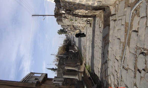 20051218 115016 syria bosra colonnaded street bab el hawa port