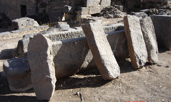 20051218 123950 syria bosra tomb