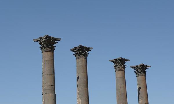 Syria 38   bosra   colonnaded
