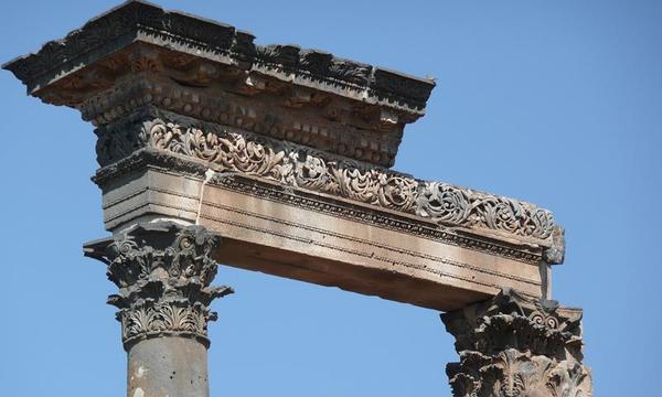 Syria 37   bosra   colonnaded