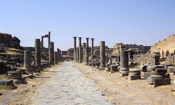 800px bosra ancient main street 056