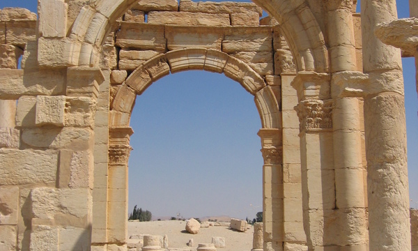 Arch of a cross way of the grande collonade street palmyra syria