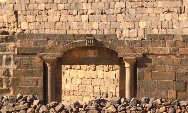 5039341 entrance to ancient palace dec 2010 busra ash sham