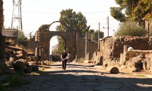 5036136 decumanus western gate dec 2010 busra ash sham