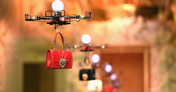 Dolce & Gabbana used drones to carry handbags down the runway instead of models - The Verge