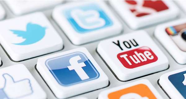 What Online Retailers Can Learn About Live Engagement From Social Media