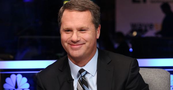 Walmart shares rise as holiday sales crush estimates, boosted by e-commerce growth