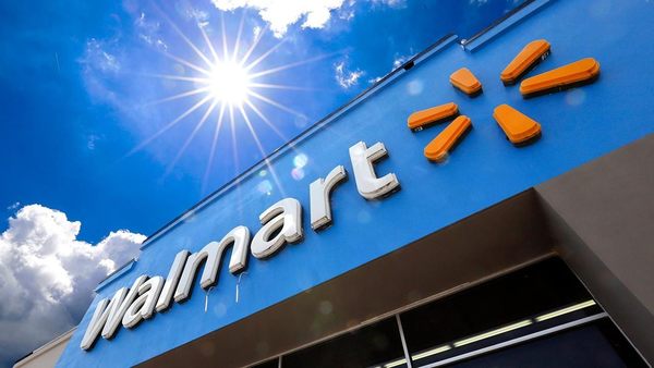 Walmart’s rise in e-commerce: Is retail going extinct?