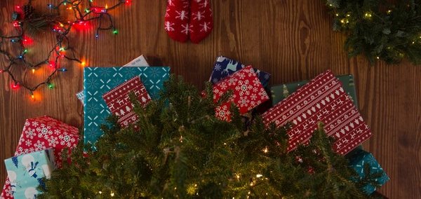 What do consumers want for the holidays? Gift cards and clothes 
