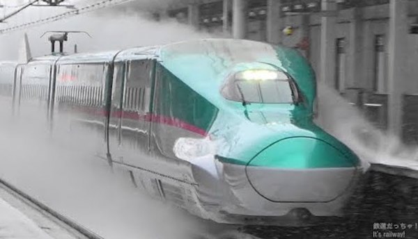 A Wonderful Compilation of Japanese Bullet Trains Passing Through the Snow at High Speeds