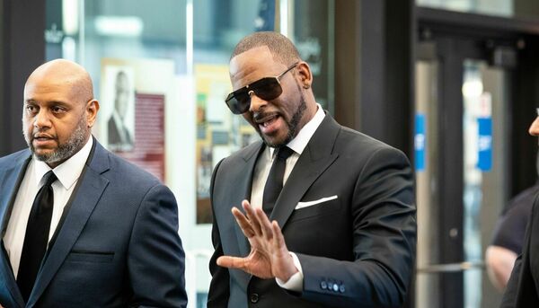 R. Kelly says he will not testify in child pornography, obstruction trial