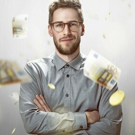 Julia MacDonald on Twitter: "McKinsey consultants get paid $1000+ / hour