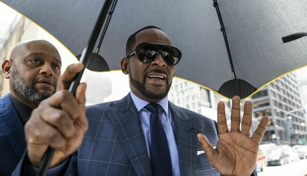 R. Kelly trial on hold after officials close federal courthouse