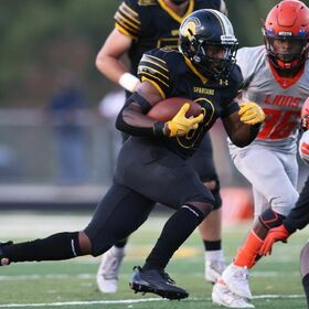'Electric' sophomore Tyler Lofton scores 5 TDs in Marian Catholic's win against Leo