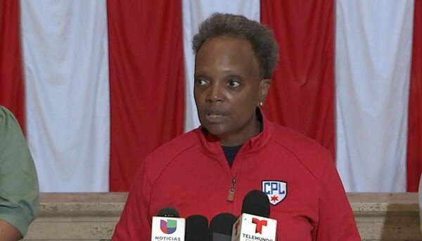 Llegan a Chicago otros 50 inmigrantes de Texas, Municipalidad lanza una página para donaciones