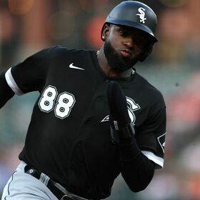 Wrist injury forces White Sox' Luis Robert to leave game early 
