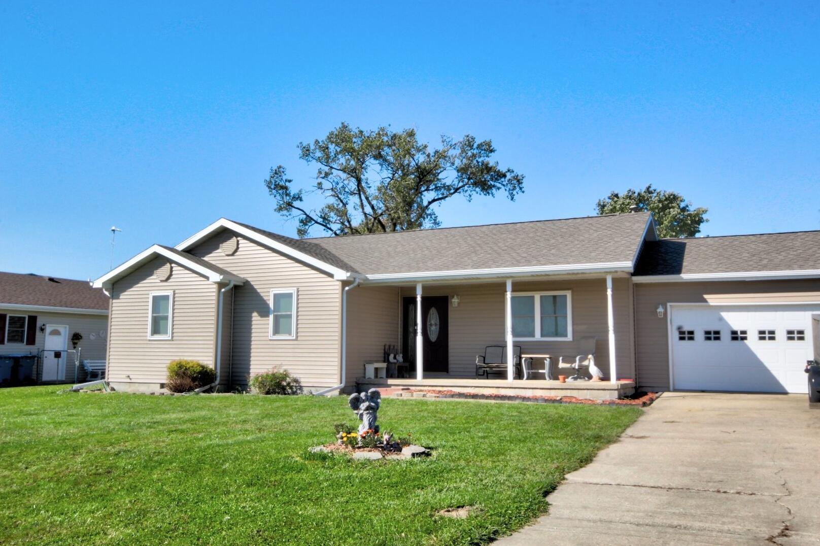 102 HORSESHOE , Martinton, IL MLS 10893062 Berkshire Hathaway