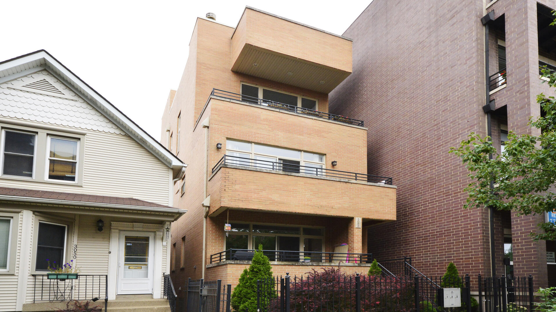 3052 N Oakley 2, Chicago, IL MLS 10893316 Berkshire Hathaway