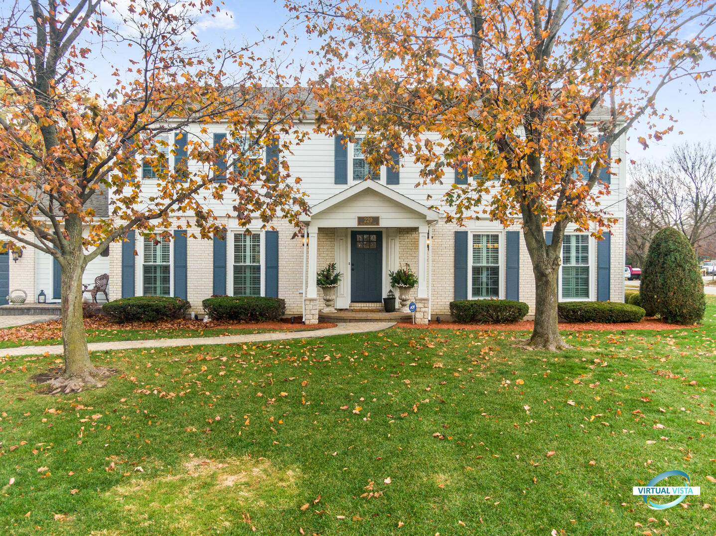 220 Wood Glen , Oak Brook, IL MLS 10937621 Berkshire Hathaway