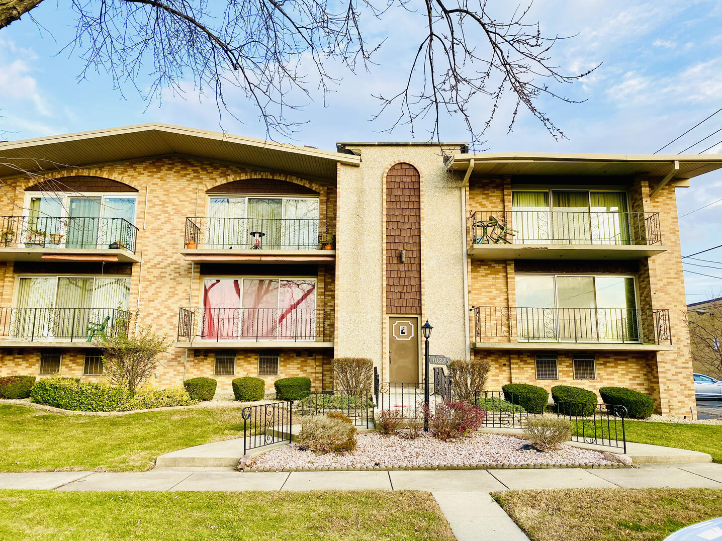 10225 S Komensky 1H, Oak Lawn, IL MLS 10940287 Berkshire Hathaway HomeServices Chicago
