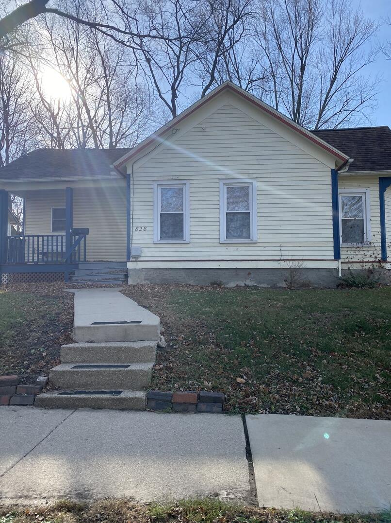 828 W Jefferson , Bloomington, IL MLS 10950033 Berkshire Hathaway