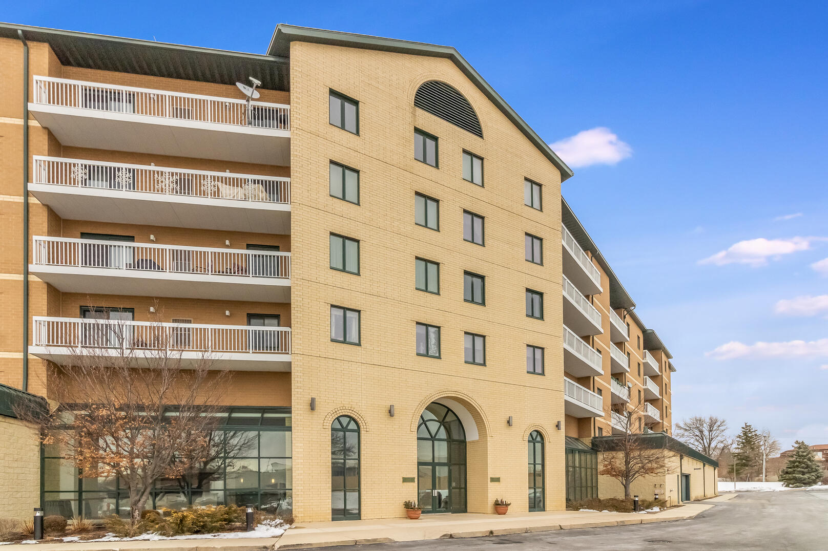 1500 S Ardmore 411, Villa Park, IL MLS 10966609 Berkshire