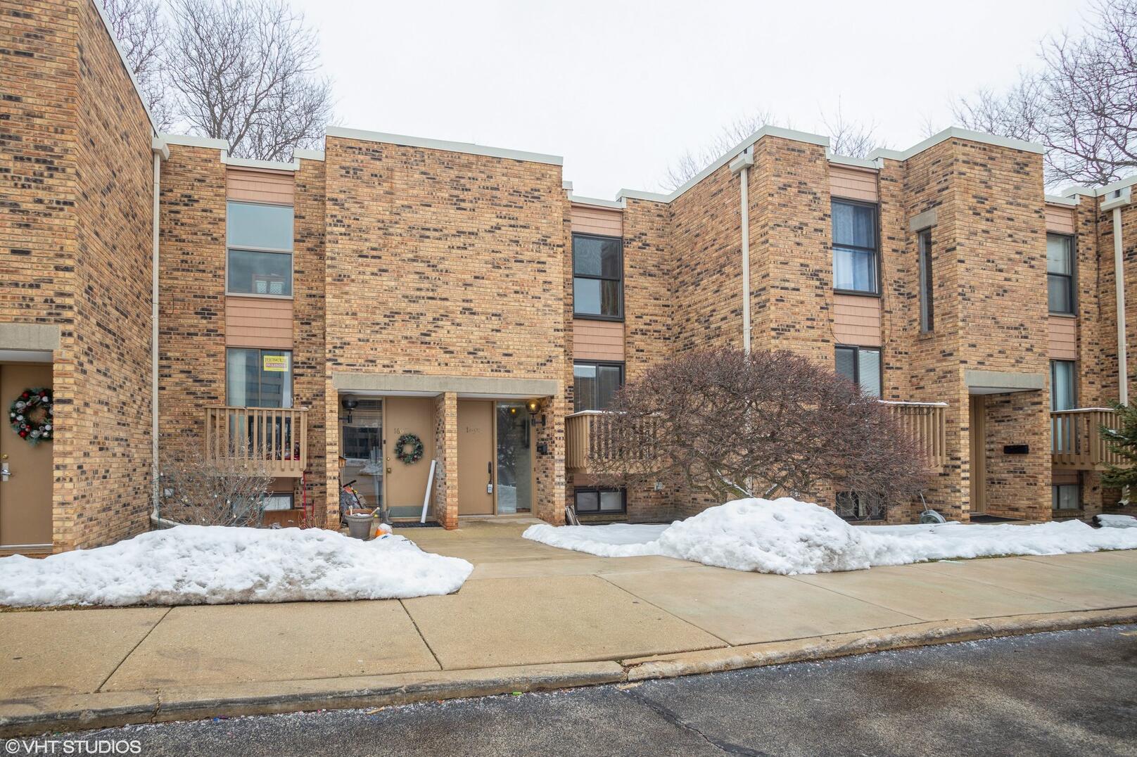 1605 Sycamore , Schaumburg, IL MLS 10967098 Berkshire Hathaway