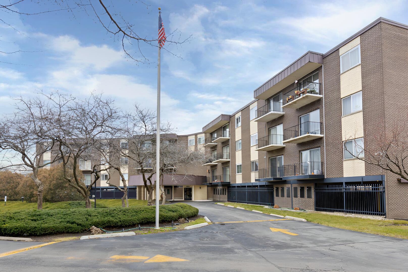 9820 S Pulaski 219, Oak Lawn, IL MLS 11708230 Berkshire Hathaway