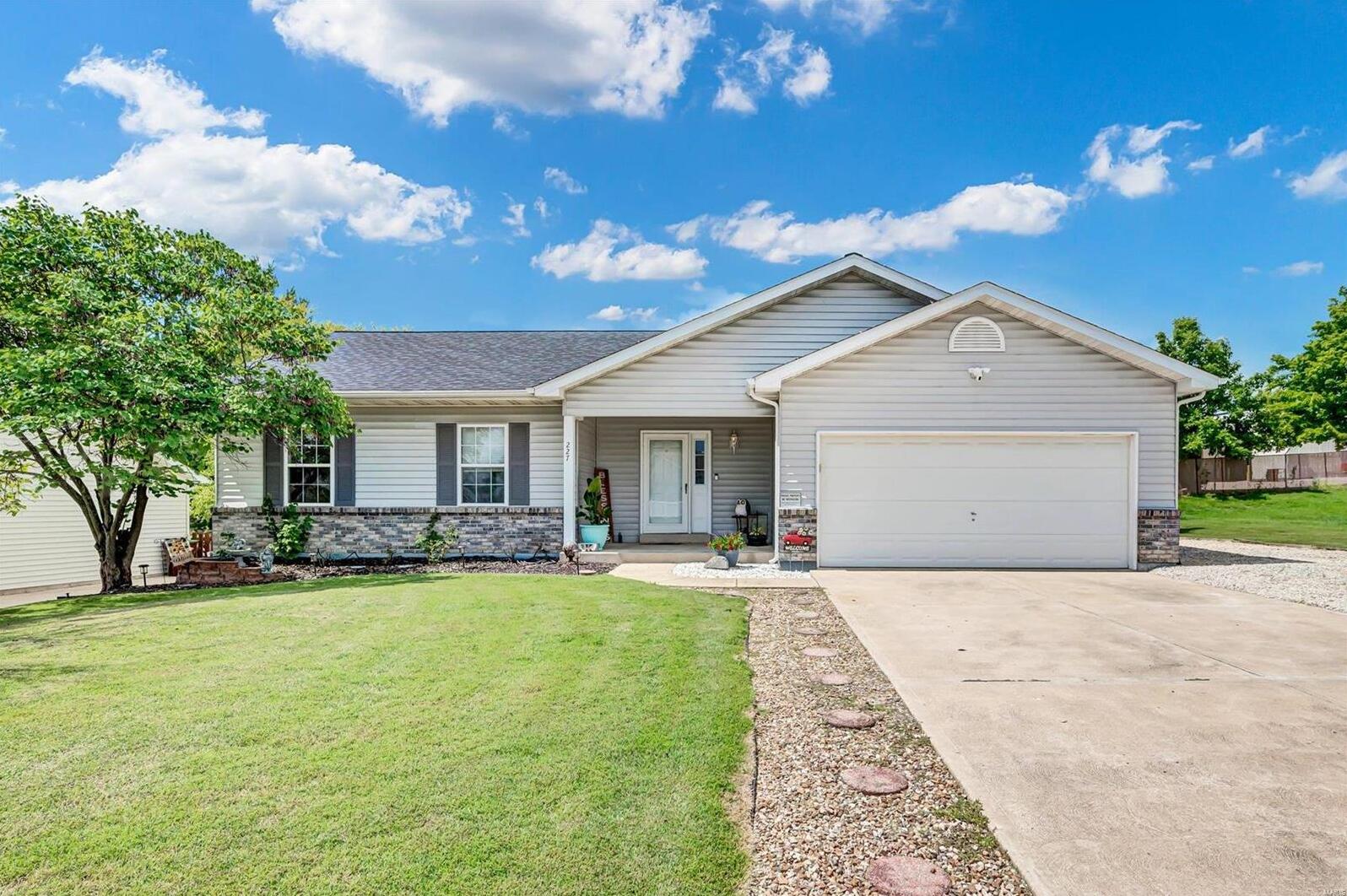 227 Carrington Boulevard , Troy, MO MLS 22052889 Fox & Riley Real