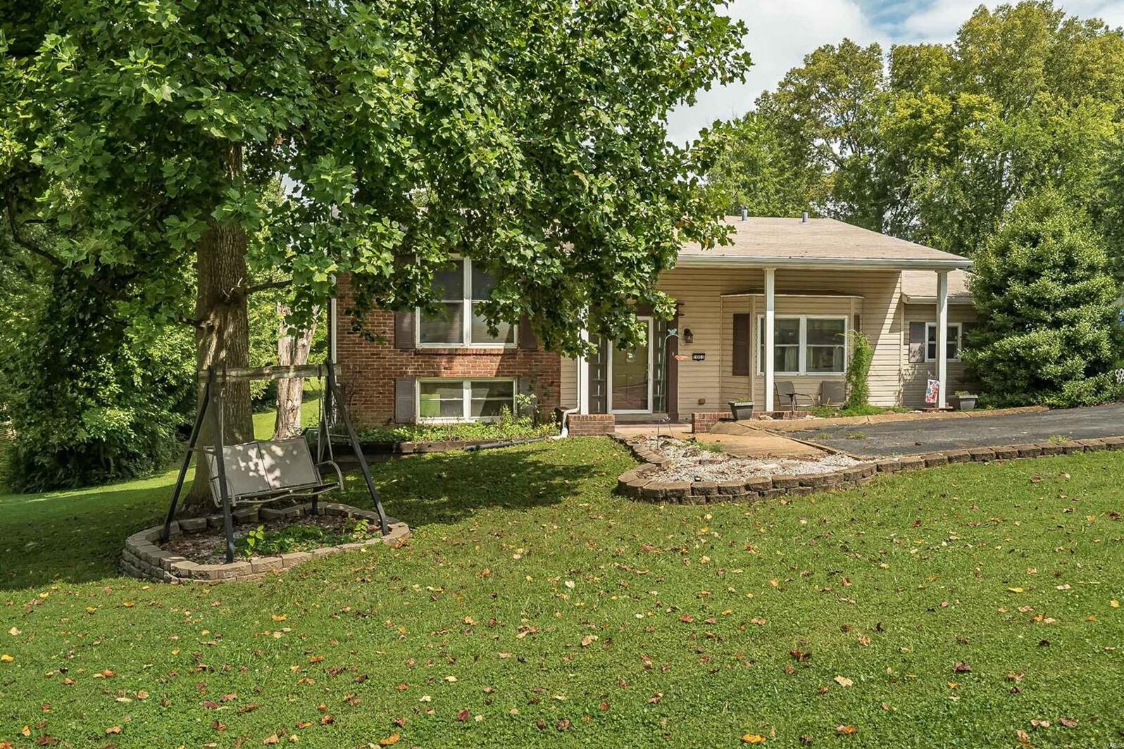 1051 Woodcrest Lane , Hazelwood, MO MLS 22058813 Fox & Riley Real