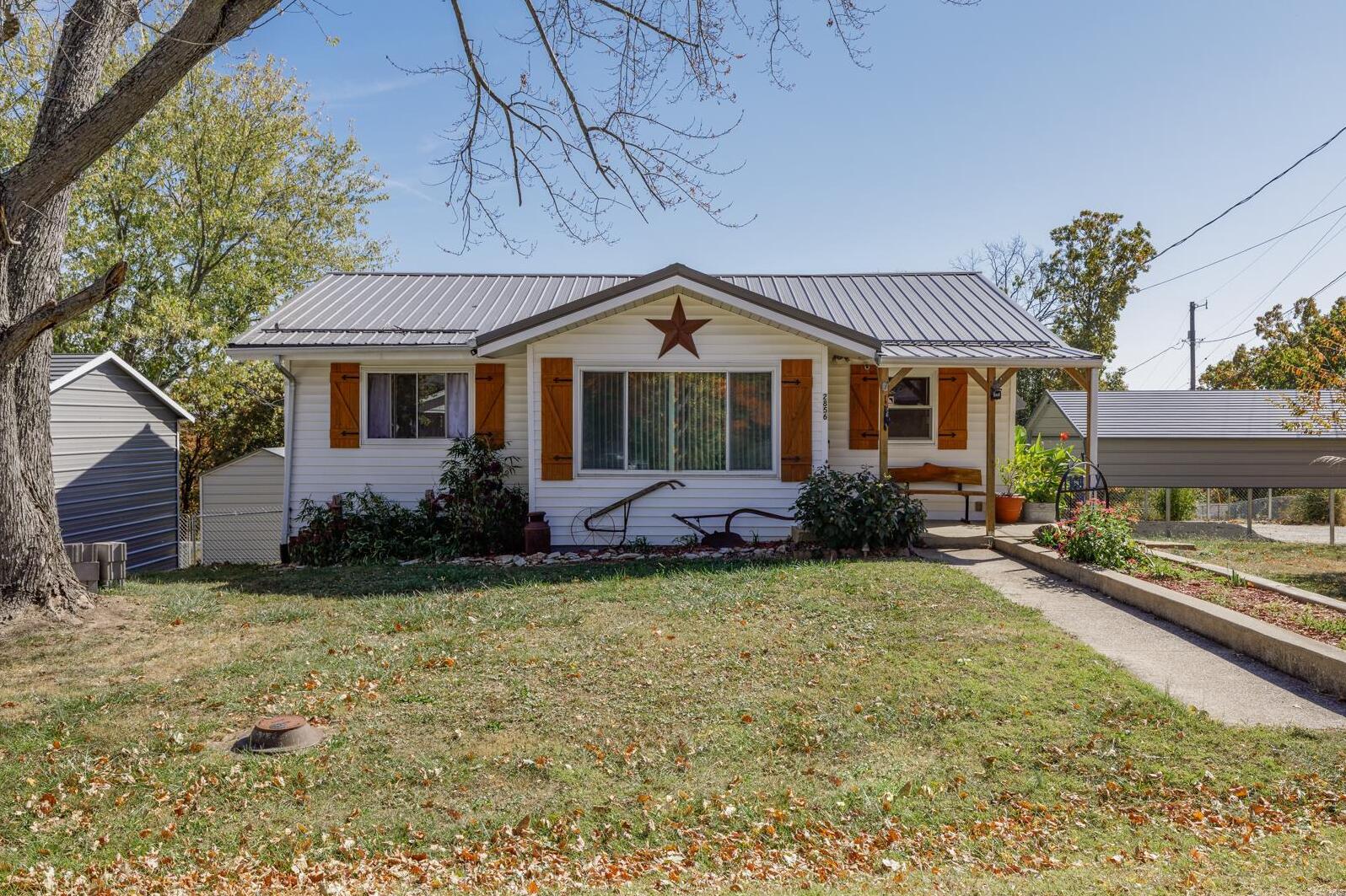 Gateway Real Estate Amber LewisBarron 2856 Parthenon Drive , De