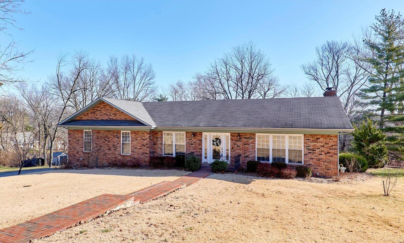 302 Glyn Cagny Road , Ballwin, MO MLS 23000022 Gladys Manion Real