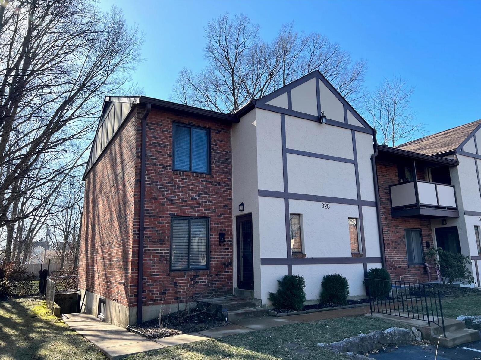 BHHS Select Properties The Denny Team 328 Barrington Square Estates A, St Louis, MO MLS