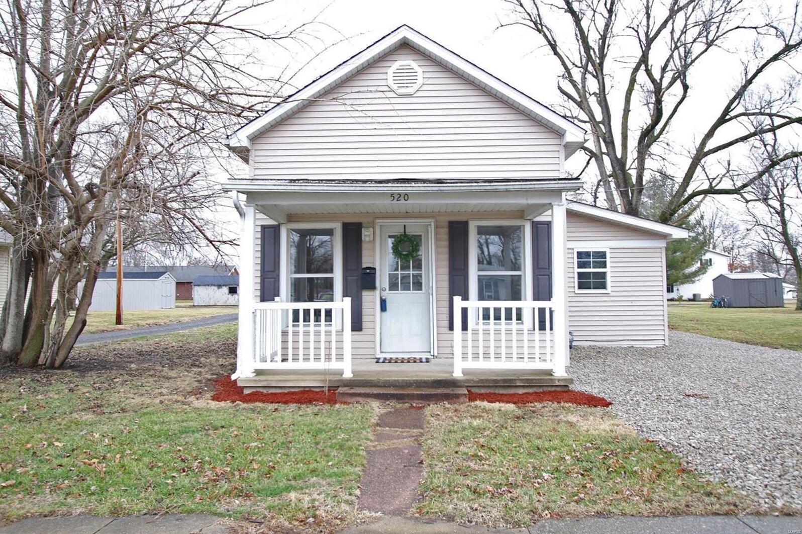 520 3rd Street , Carrollton, IL MLS 23003091 Gladys Manion Real Estate