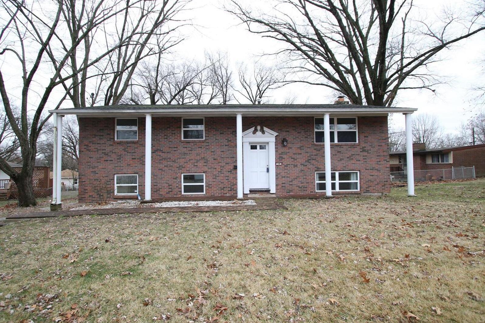 108 Elble Street , Alton, IL MLS 23003190 Gladys Manion Real Estate