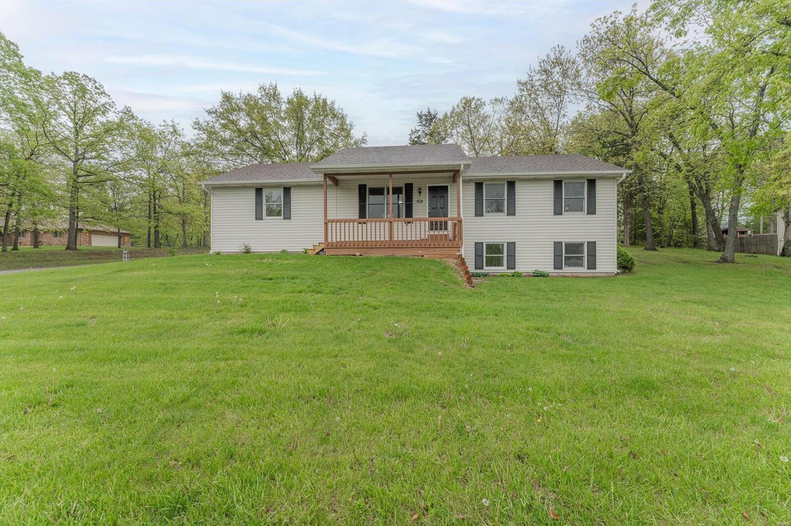 33 Dogwood Drive , Warrenton, MO MLS 24024887 Main St. Real Estate