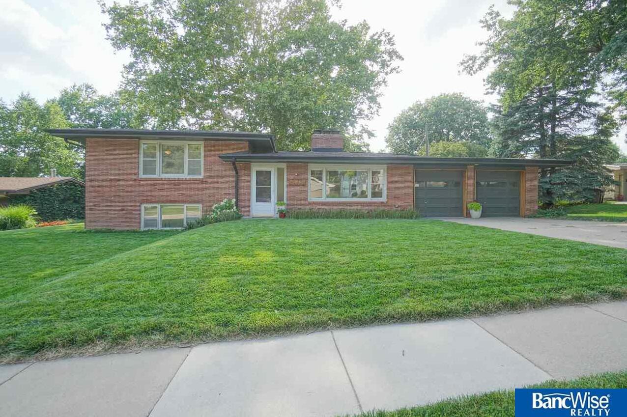 Elite Nebraska Real Estate 2925 S 46th Street , Lincoln, NE MLS