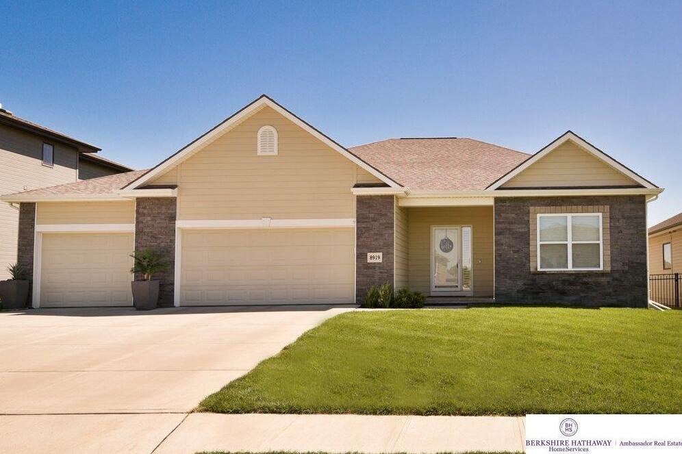 Elite Nebraska Real Estate 8919 N 171st Street , Bennington, NE MLS