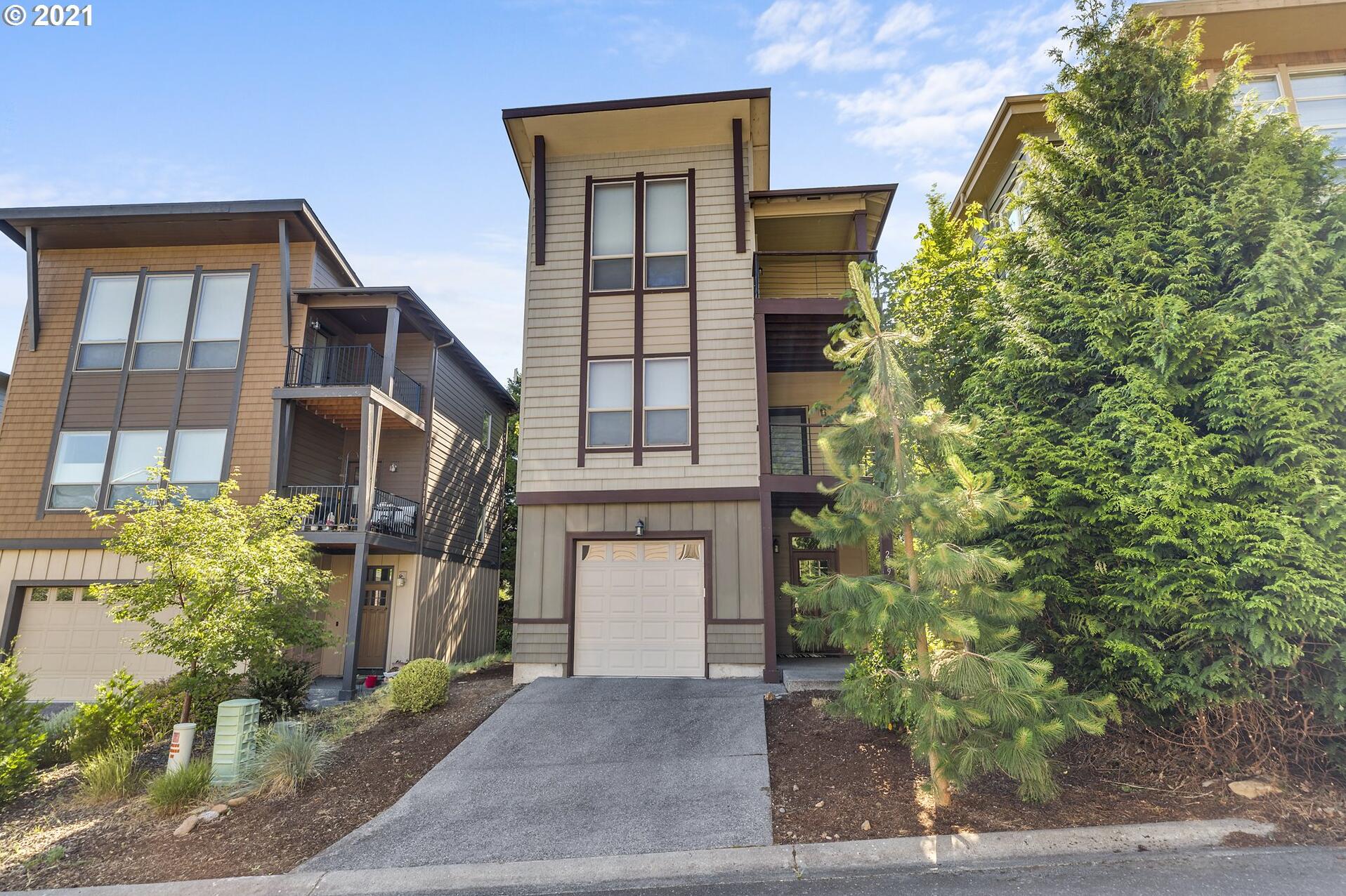 Hood River Real Estate Don Nunamaker, Realtors Homes For Sale Becky Fry 209 SELKIRK LN