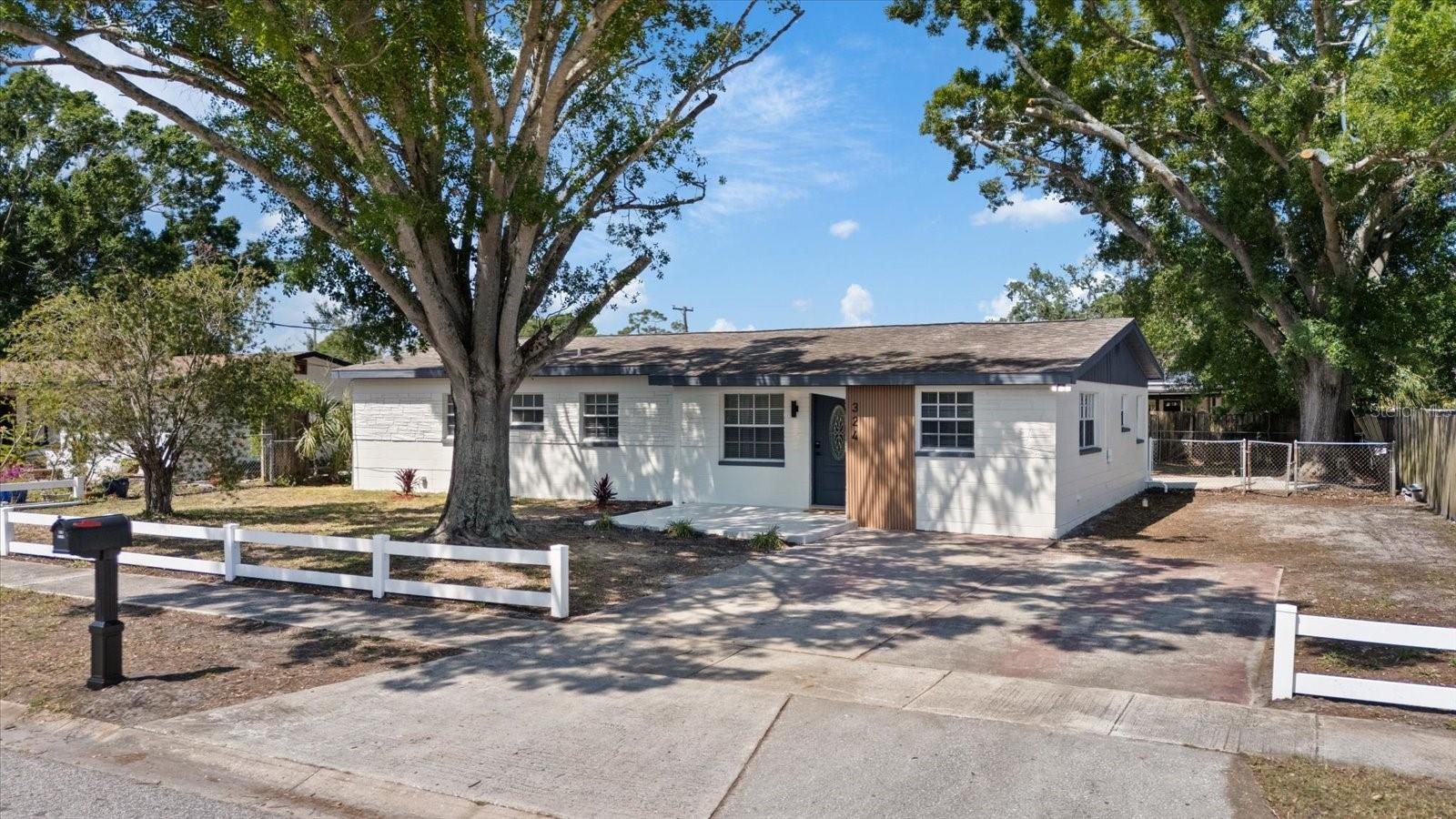 Photo of 324 COUNTRY CLUB DRIVE OLDSMAR FL 34677